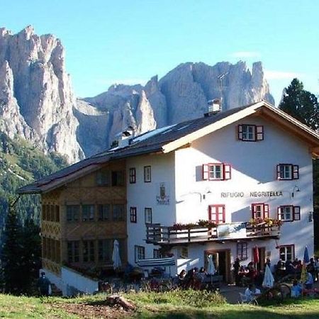 Rifugio Negritella Hotel ปอซซาดิฟัซซา ภายนอก รูปภาพ