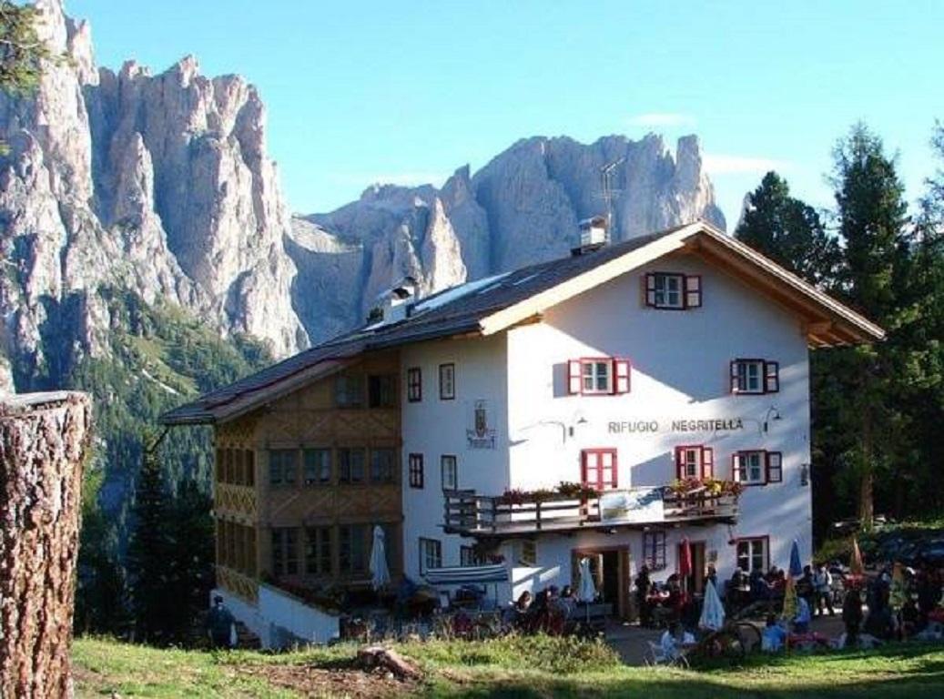 Rifugio Negritella Hotel ปอซซาดิฟัซซา ภายนอก รูปภาพ